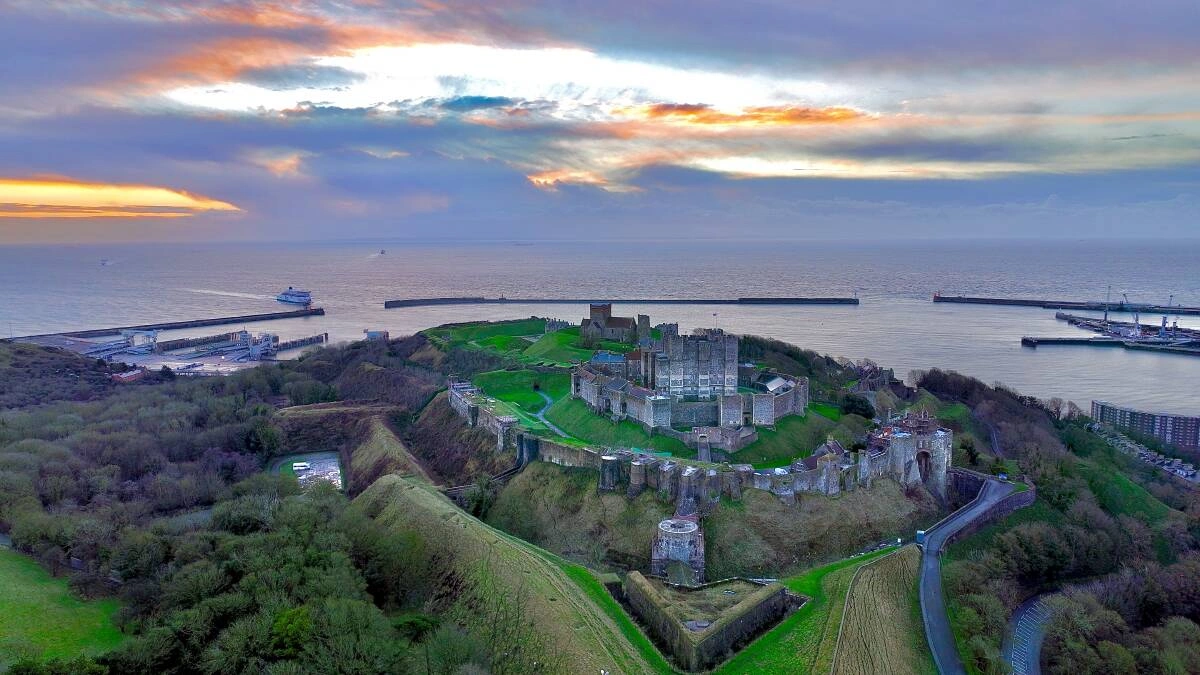 White Cliffs of Dover, castle and English Channel coast in Kent