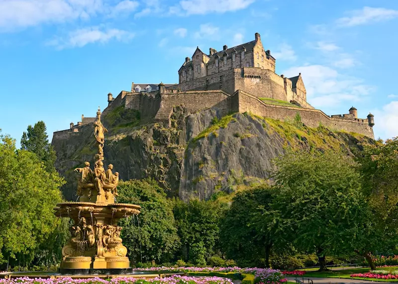 Edinburgh Castle, Old Town skyline and historic streets in Scotland