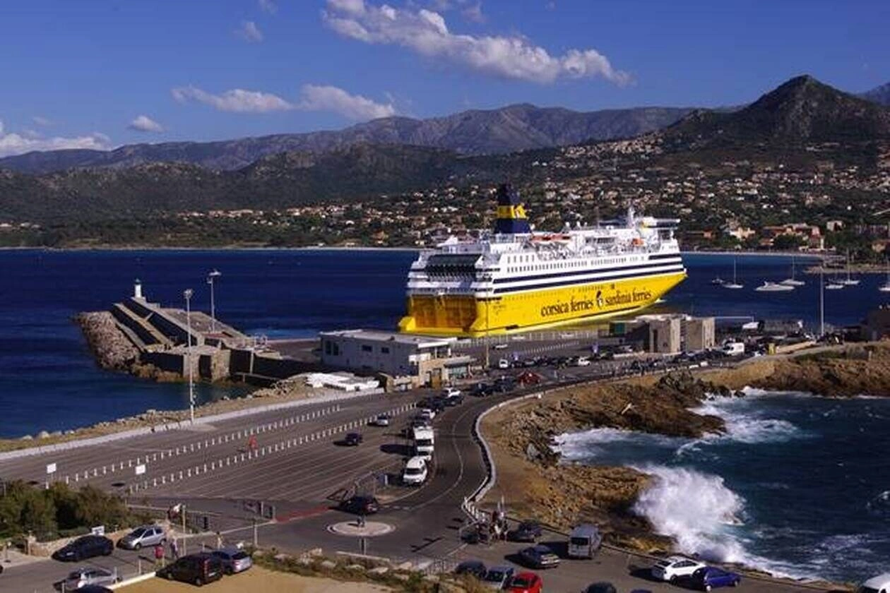 Île-Rousse ferry port