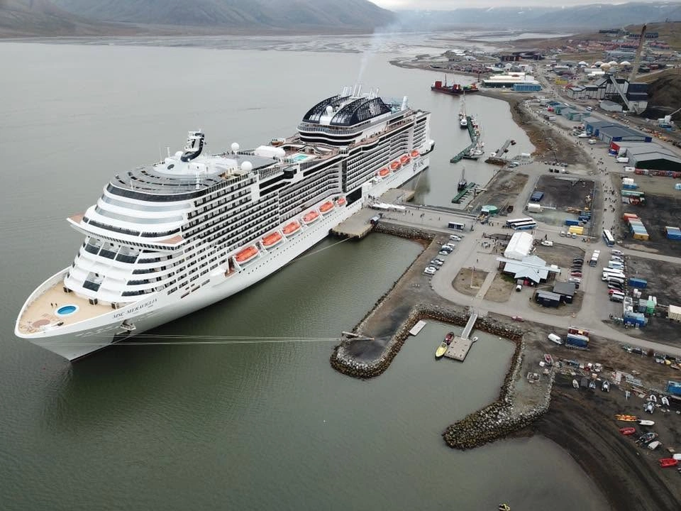 Longyearbyen ferry port